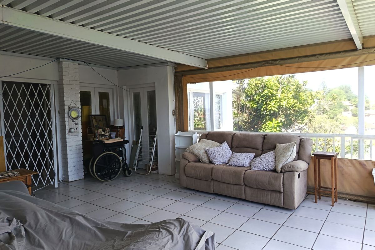 A SOLID FAMILY HOME IN A GREAT NEIGHBORHOOD - Photo 4