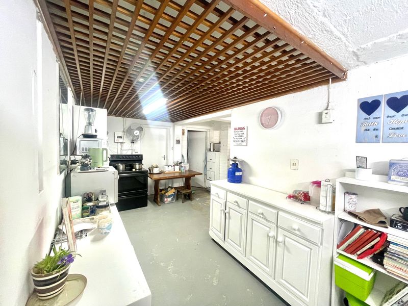 A SOLID FAMILY HOME IN A GREAT NEIGHBORHOOD - Photo 8