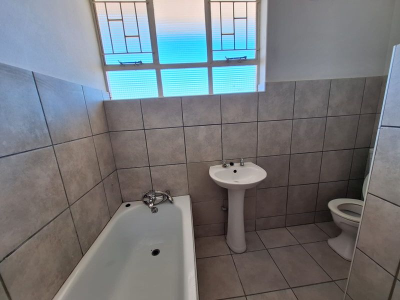 Clean Lines, Good Light, Easy Living - Photo 6