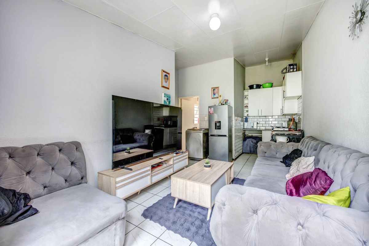 2 Bed 1 Bath - Photo 3