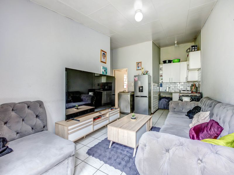 2 Bed 1 Bath - Photo 3