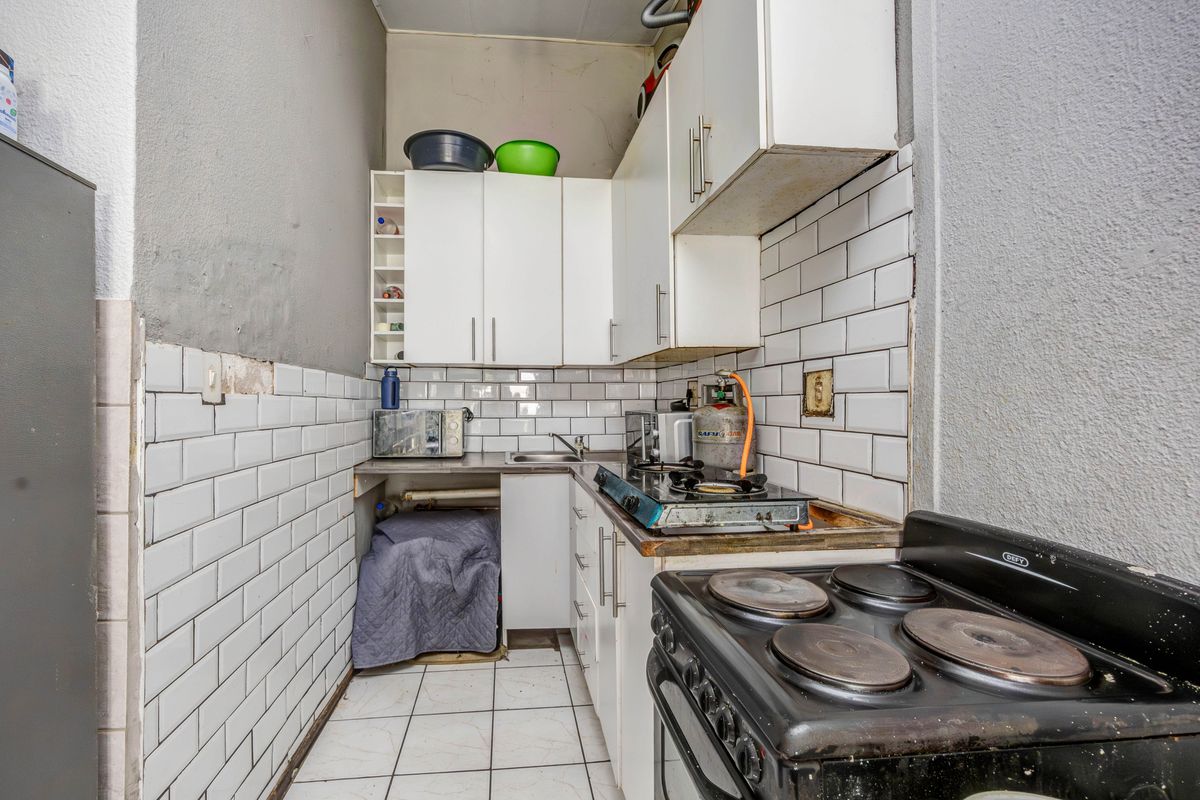 2 Bed 1 Bath - Photo 4