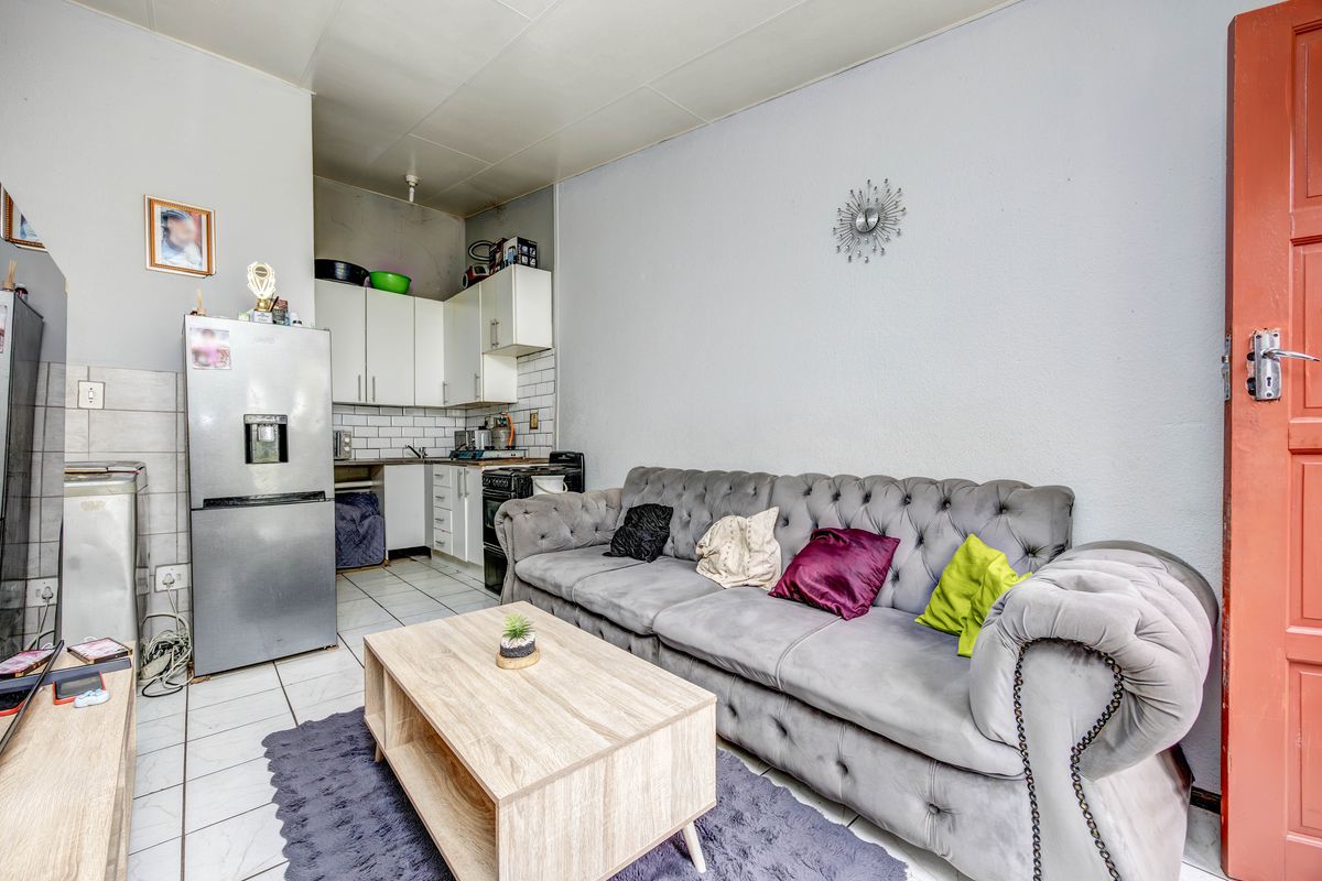 2 Bed 1 Bath - Photo 2