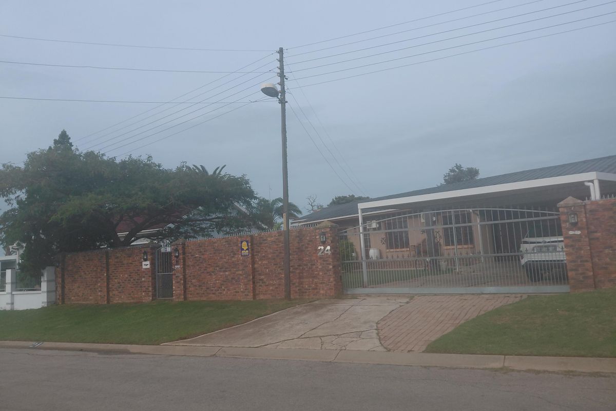 Family Home in Quiet Bothasrus, Despatch - Photo 2