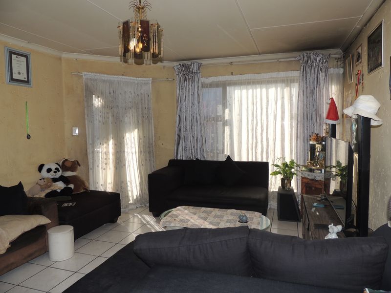 Effortless Living Starts Here — Secure Apartment with Lifestyle Appeal - Photo 5