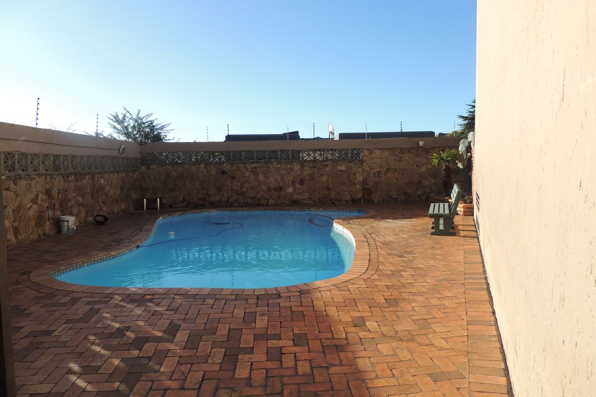 Effortless Living Starts Here — Secure Apartment with Lifestyle Appeal - Photo 2