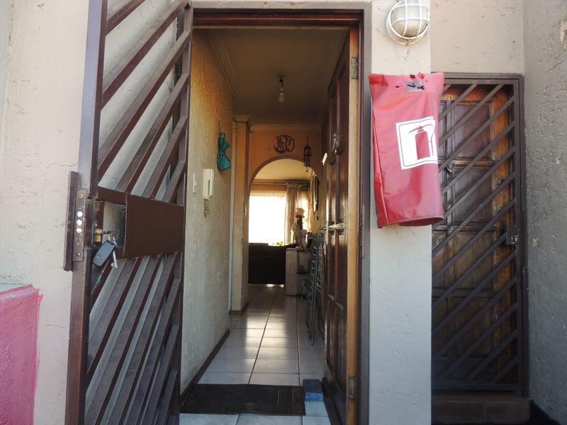 Effortless Living Starts Here — Secure Apartment with Lifestyle Appeal - Photo 4