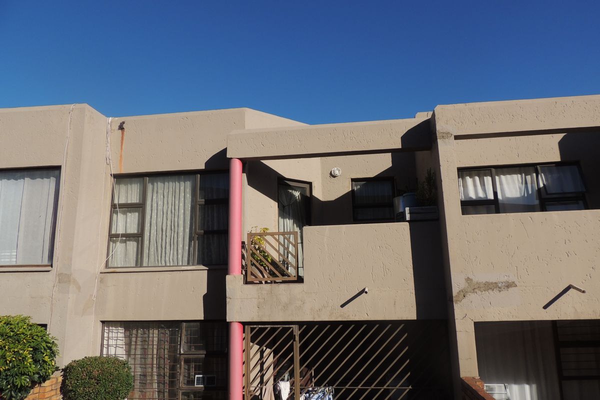 Effortless Living Starts Here — Secure Apartment with Lifestyle Appeal - Photo 2