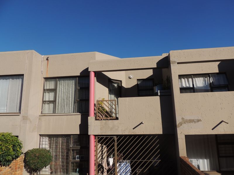 Effortless Living Starts Here — Secure Apartment with Lifestyle Appeal - Photo 2