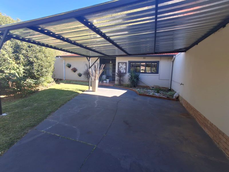 Beautiful, maintained family home for sale in prime loction - Photo 2