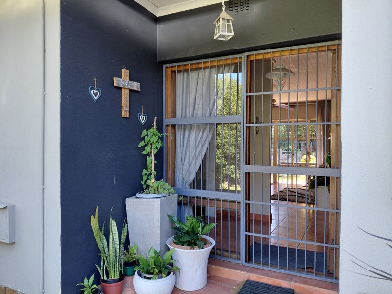 Beautiful, maintained family home for sale in prime loction - Photo 4