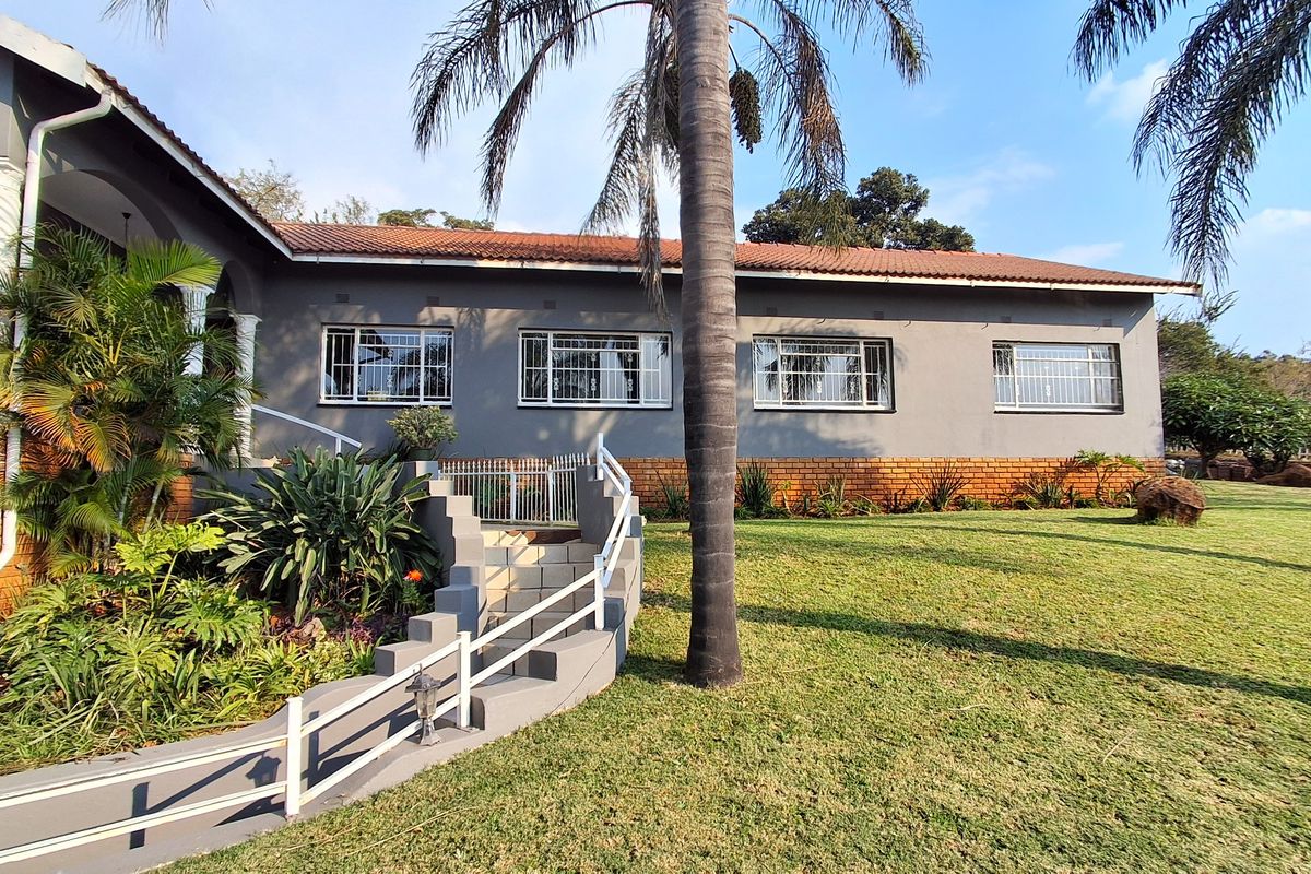 Discover Your Dream Home in Safari Gardens, Rustenburg – R2,900,000! - Photo 2