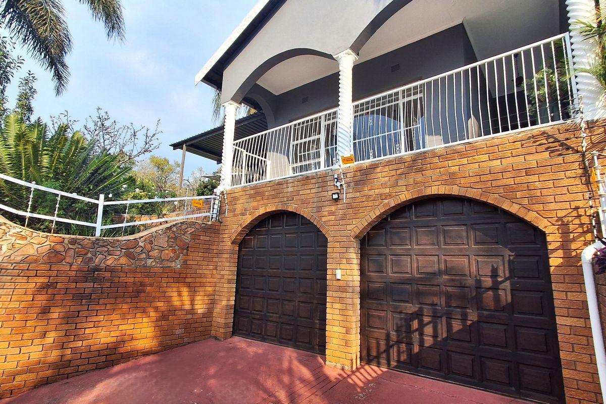 Discover Your Dream Home in Safari Gardens, Rustenburg – R2,900,000! - Photo 5