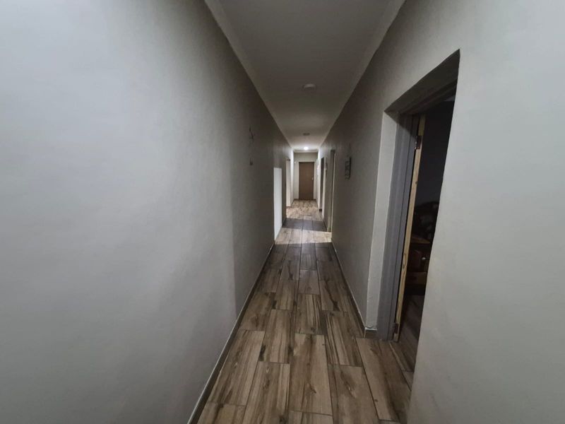 Face brick newly build  house, spacious and off the grid - Photo 8
