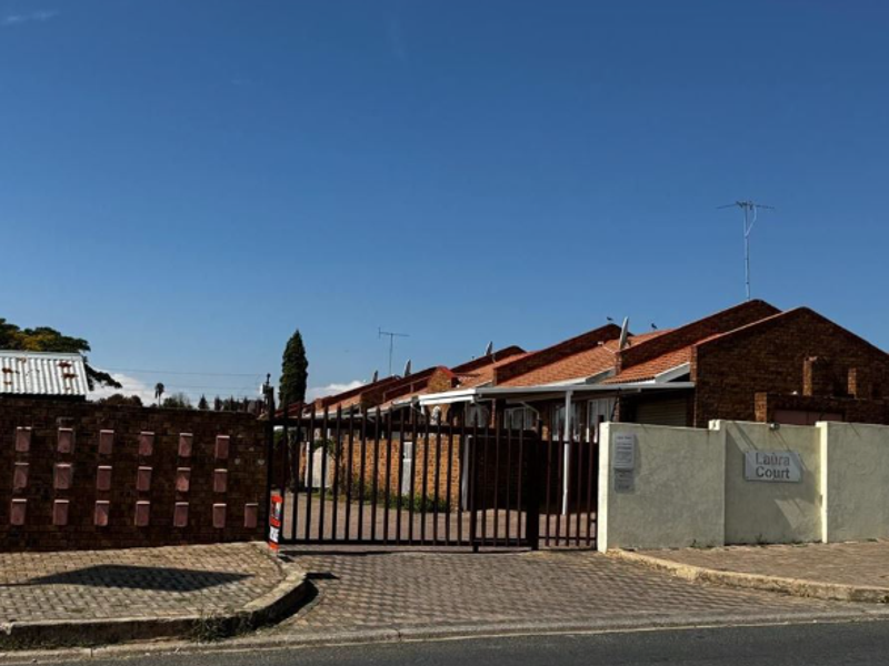 Neat Townhouse for sale, perfect for family livivng - Photo 10