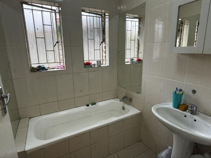 Neat Townhouse for sale, perfect for family livivng - Photo 6