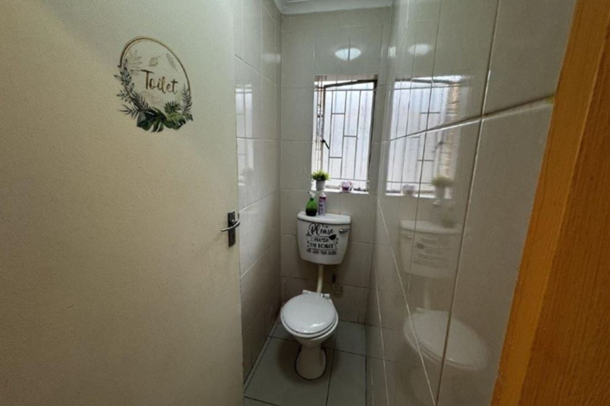Neat Townhouse for sale, perfect for family livivng - Photo 5