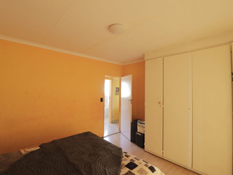 Neat Townhouse for sale, perfect for family livivng - Photo 10
