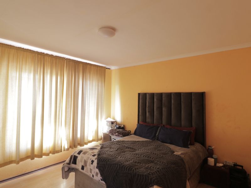 Neat Townhouse for sale, perfect for family livivng - Photo 8