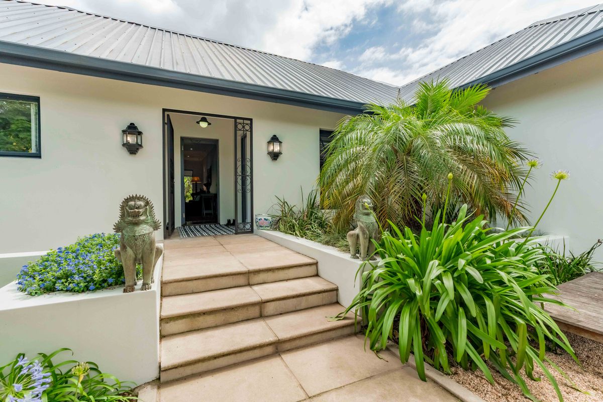 Expansive 5 Bedroom Family Estate Offering Single Level Accessibility and Income Potential. - Photo 5