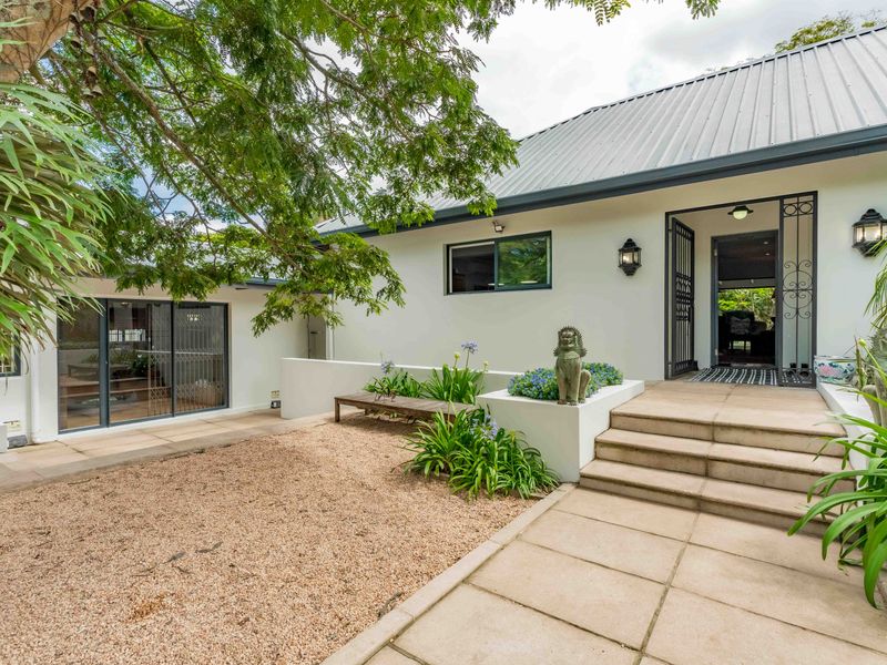 Expansive 5 Bedroom Family Estate Offering Single Level Accessibility and Income Potential. - Photo 10