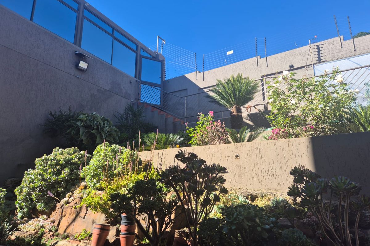 Luxury Living in One of Bassonia’s Finest Locations - Photo 4