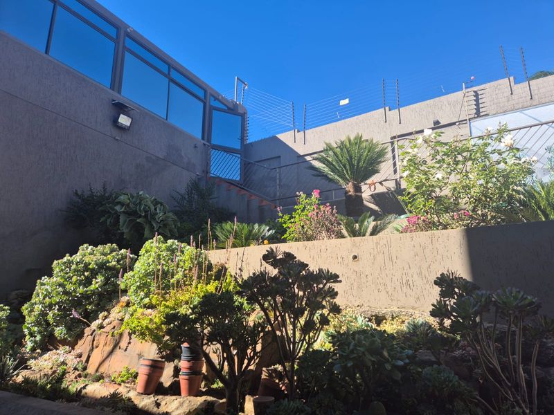 Luxury Living in One of Bassonia’s Finest Locations - Photo 4