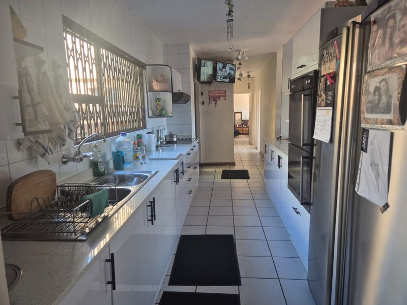 Luxury Living in One of Bassonia’s Finest Locations - Photo 6