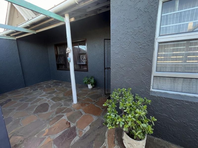 Good Living, Great Investment in Quigney - Photo 3