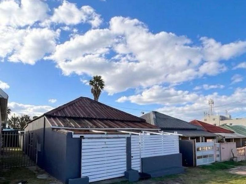 Good Living, Great Investment in Quigney - Photo 1