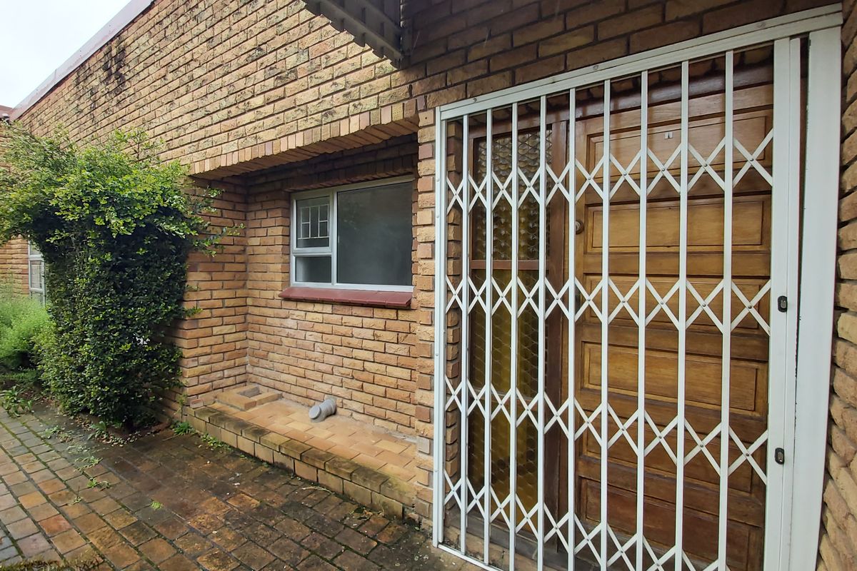 Oak Park Townhouse To Let - Photo 3