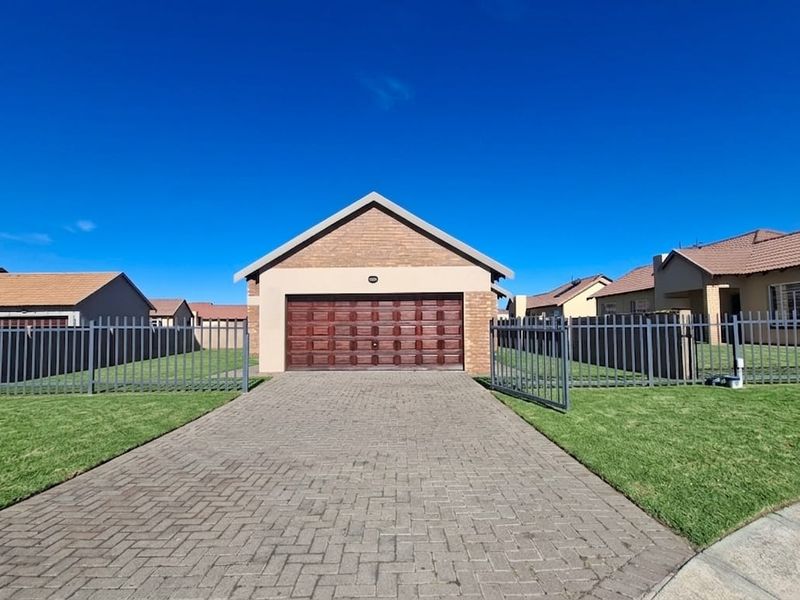 Marketing heading - The Ultimate Lifestyle At Waterkloof Hills Estate - Photo 1