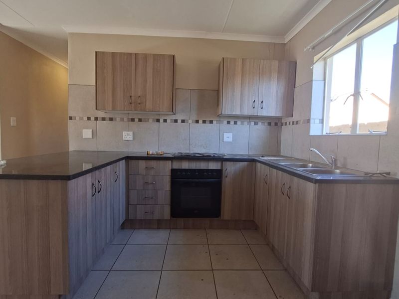 Marketing heading - The Ultimate Lifestyle At Waterkloof Hills Estate - Photo 4