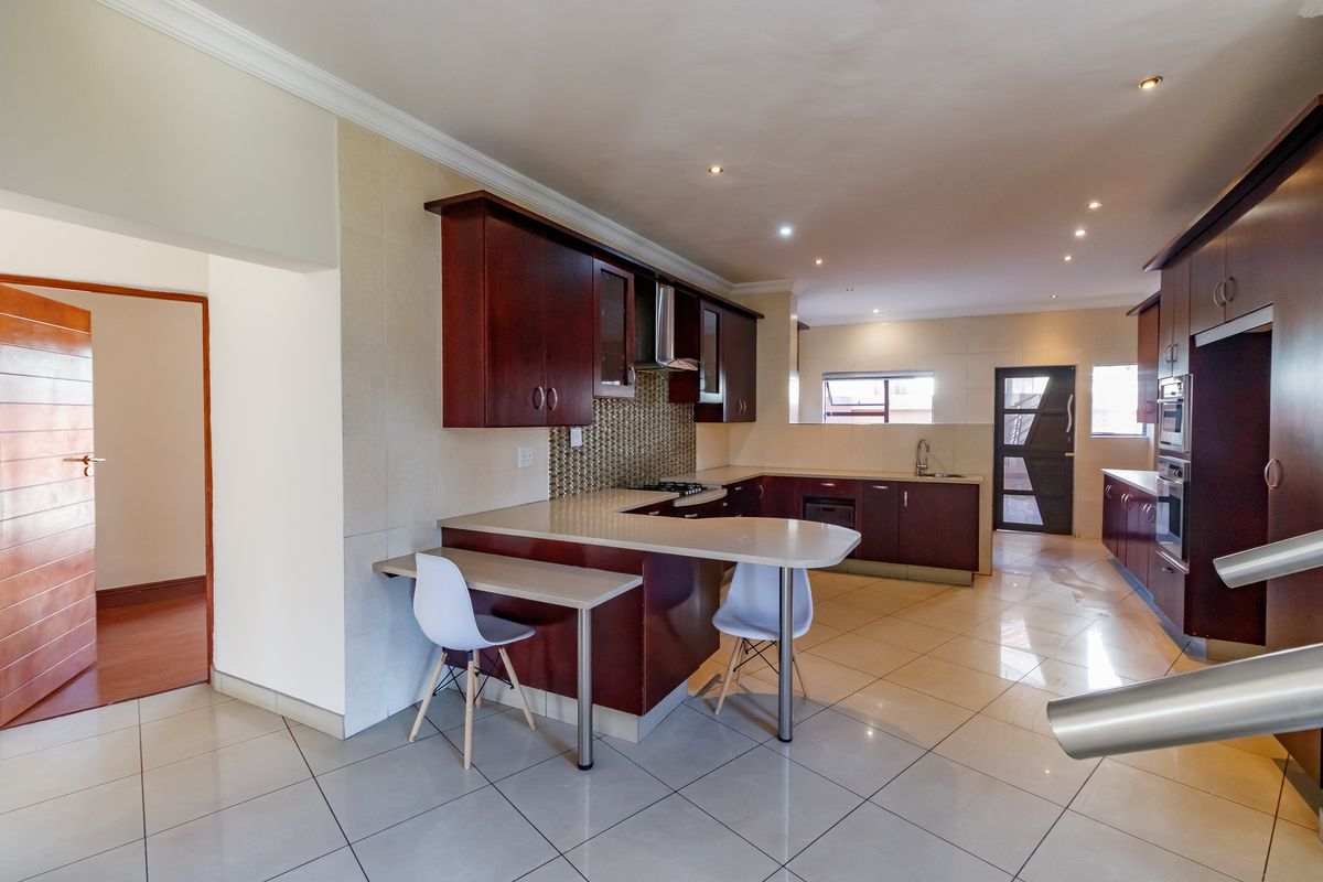 AUCTION - BOND OR CASH ACCEPTED - Photo 5