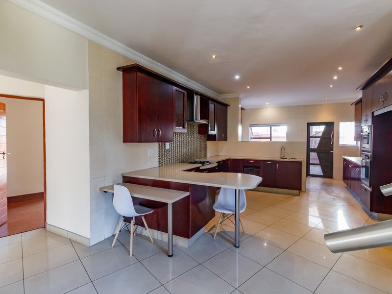 AUCTION - BOND OR CASH ACCEPTED - Photo 5