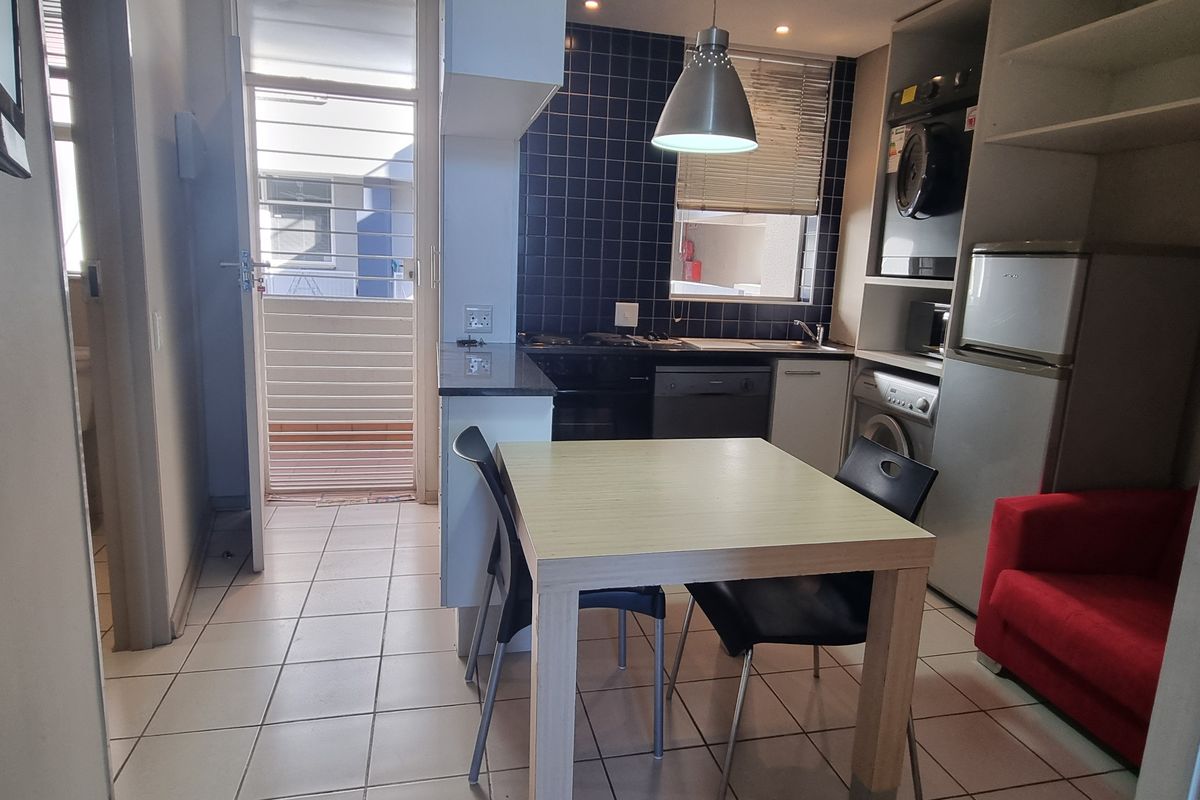 De Lux is describing this lovely unit - Photo 2