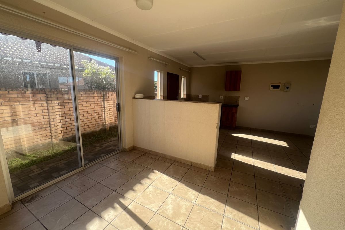 Marketing heading- Your Modern Sanctuary in Waterkloof Hills Estate - Photo 4