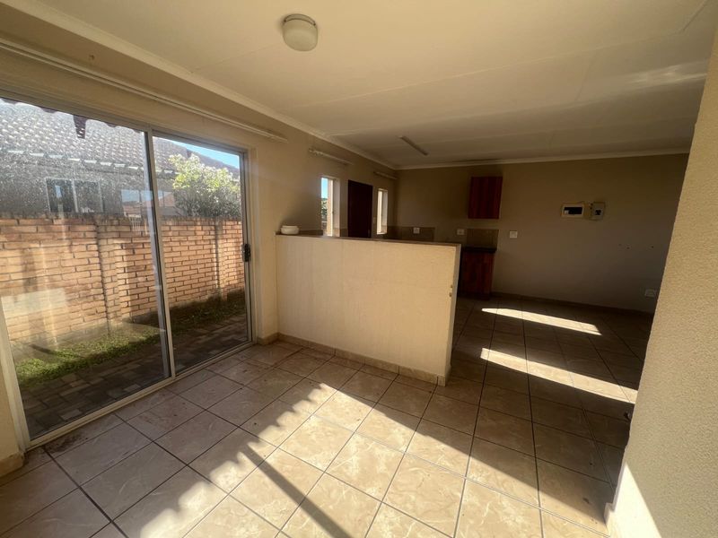 Marketing heading- Your Modern Sanctuary in Waterkloof Hills Estate - Photo 4
