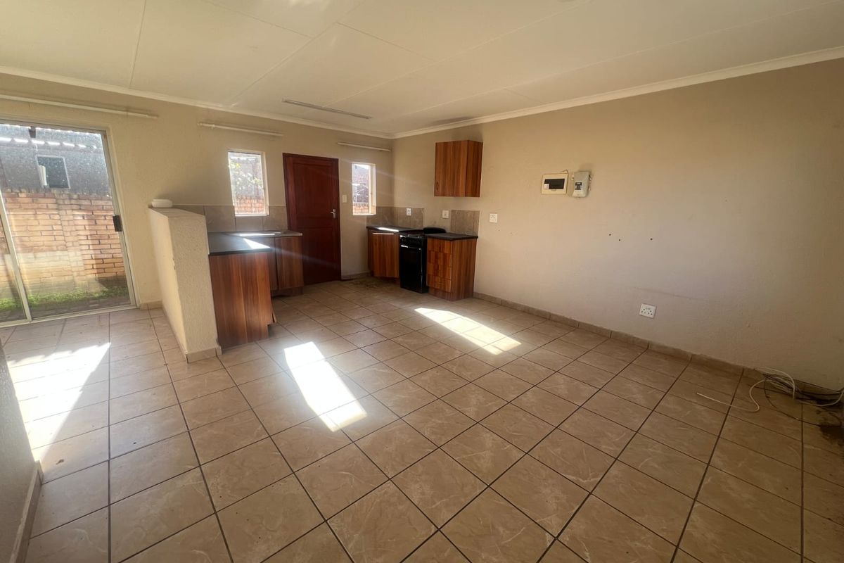 Marketing heading- Your Modern Sanctuary in Waterkloof Hills Estate - Photo 3