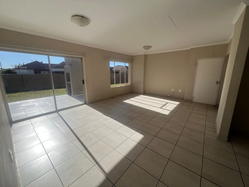 Modern family living at Waterkloof Hills Estate - Photo 7