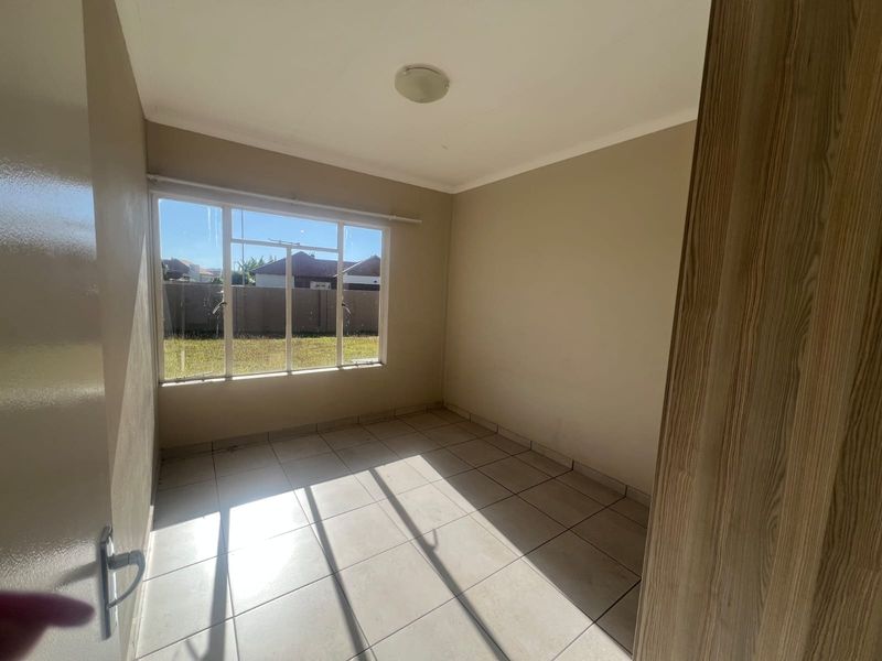 Modern family living at Waterkloof Hills Estate - Photo 8