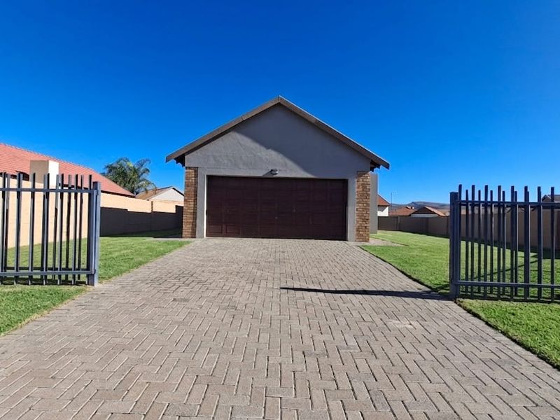 Modern family living at Waterkloof Hills Estate - Photo 2