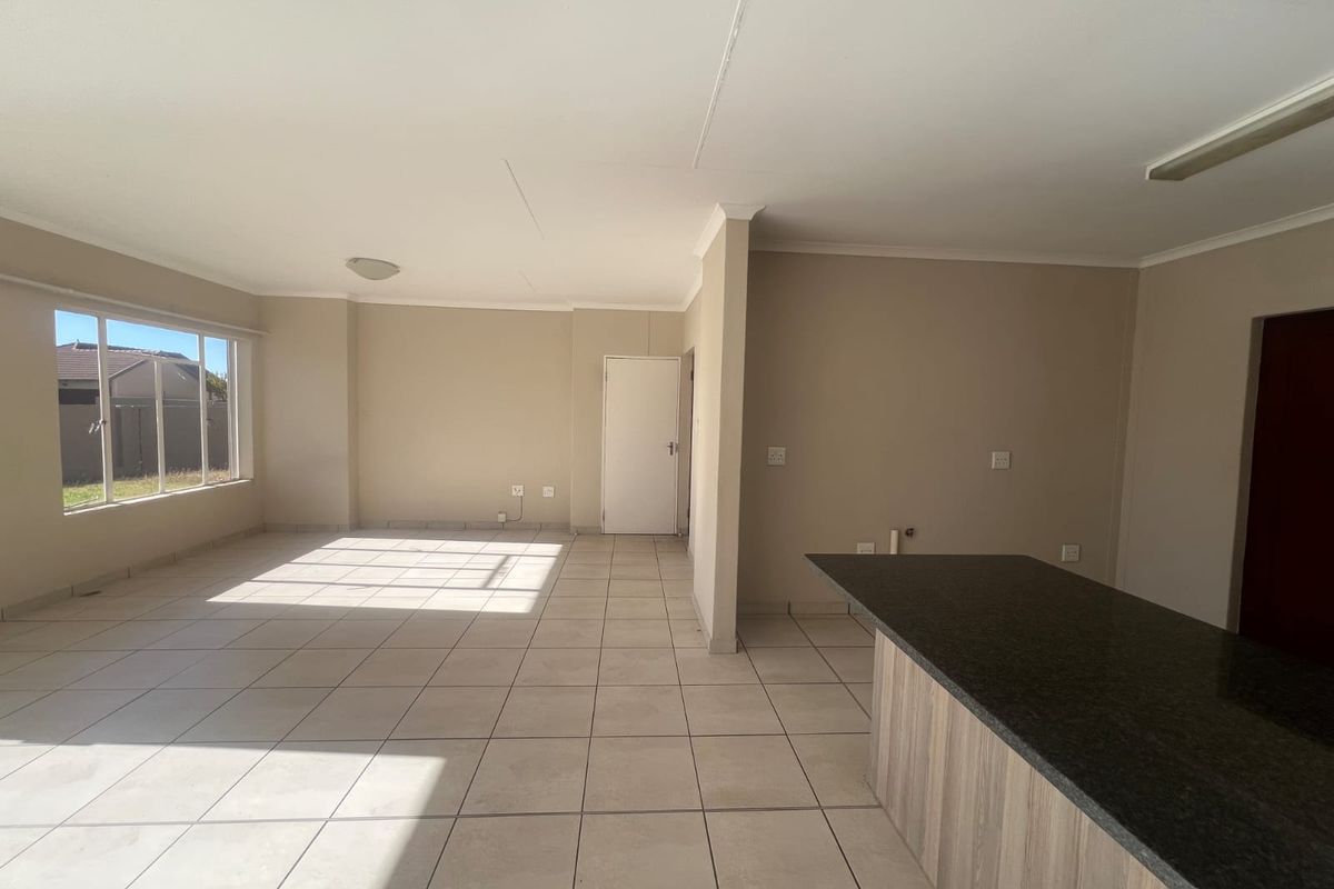 Modern family living at Waterkloof Hills Estate - Photo 5