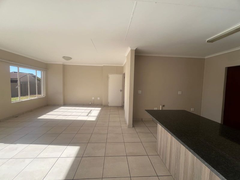 Modern family living at Waterkloof Hills Estate - Photo 5