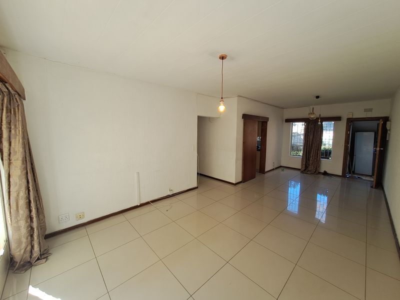 Spacious Ground Floor Living with Private Garden Appeal - Photo 5
