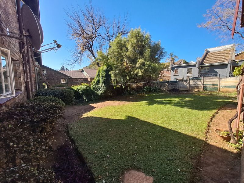 Spacious Ground Floor Living with Private Garden Appeal - Photo 4