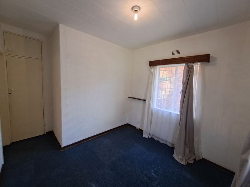 Spacious Ground Floor Living with Private Garden Appeal - Photo 10