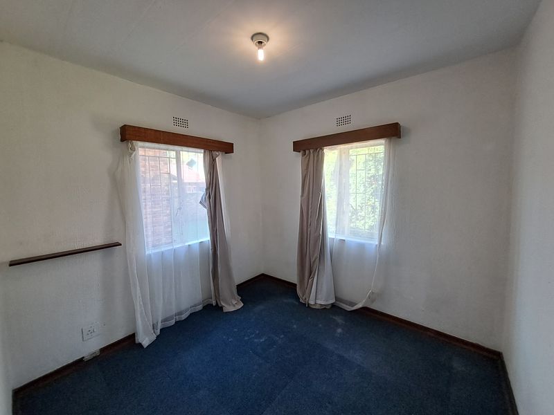 Spacious Ground Floor Living with Private Garden Appeal - Photo 9