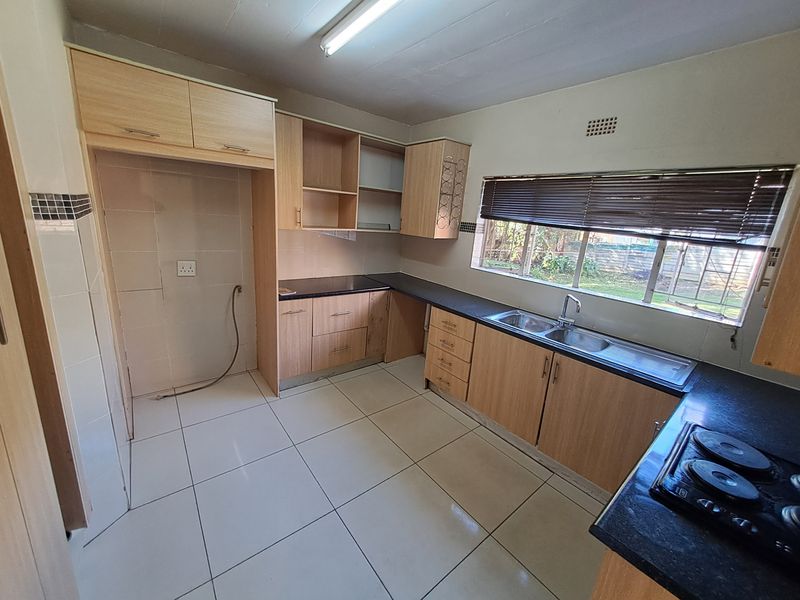 Spacious Ground Floor Living with Private Garden Appeal - Photo 7