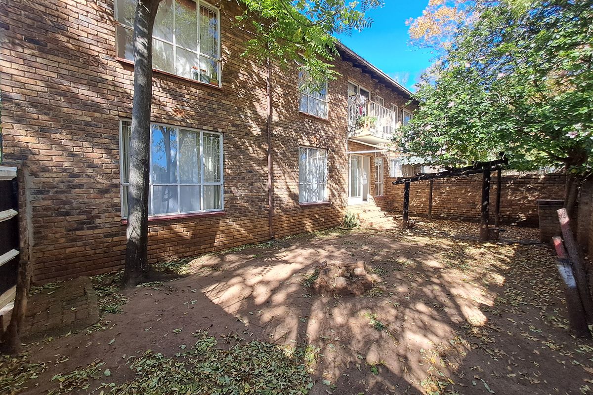 Spacious Ground Floor Living with Private Garden Appeal - Photo 2
